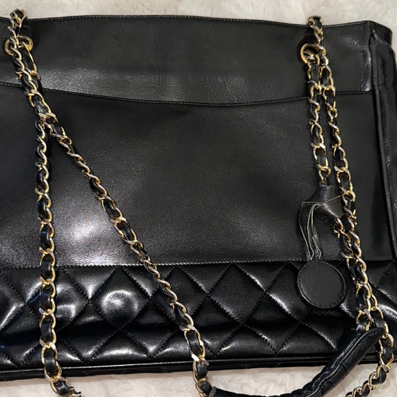 AUTHENTIC CHANEL BLACK VINTAGE BAG WITH BOX - Picture 16 of 17